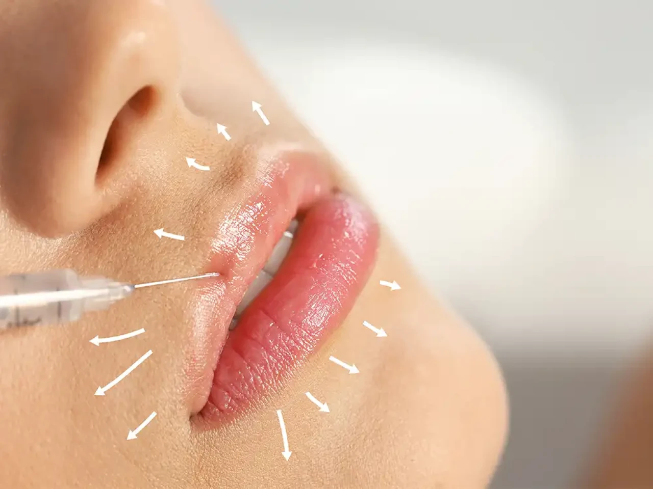 2025’te Kadınlarda Dudak Bakım Trendleri: Doğallık, Işıltı ve Nem Ön Planda!