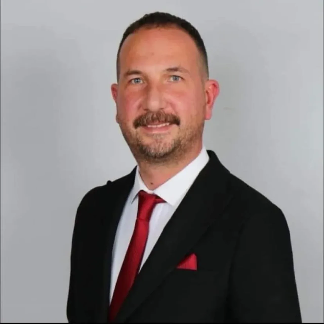 Akbulut, Başkanlığa Adaylığını Açıkladı!