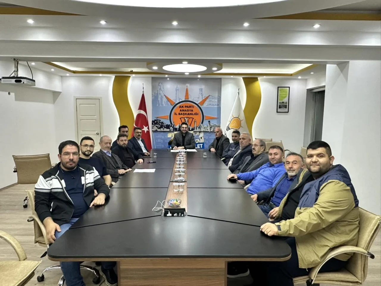 AK Parti Amasya Merkez İlçe Teşkilatından Haftalık Toplantı