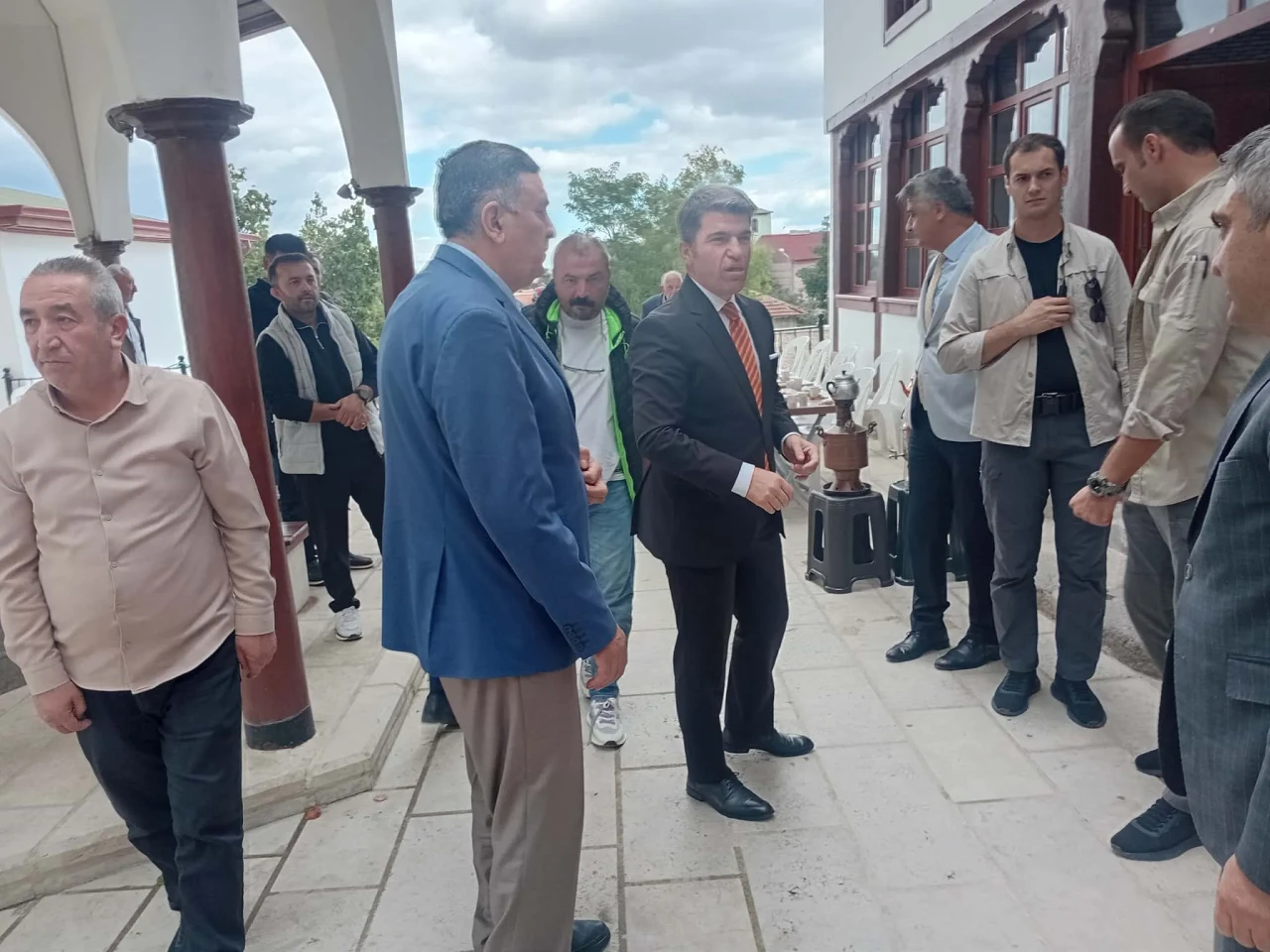 Vali Bakan, Cuma Namazı’nı Çay Camii’nde Kıldı