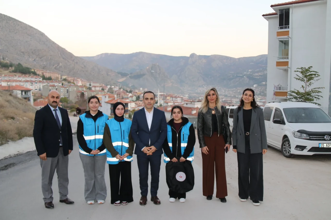 Öğrencilerden Sıcacık Komşuluk