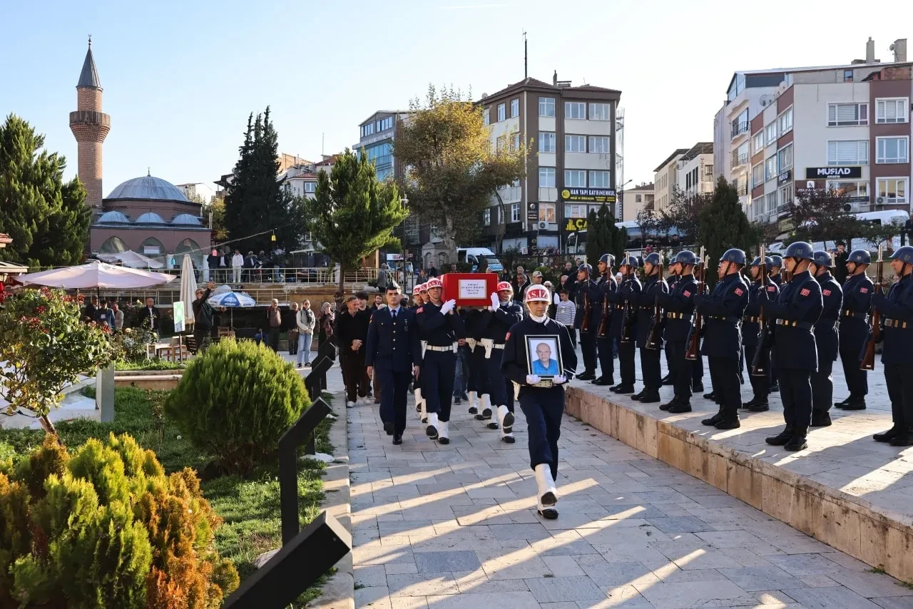 Nihat Ak Askeri Törenle Son Yolculuğuna Uğurlandı
