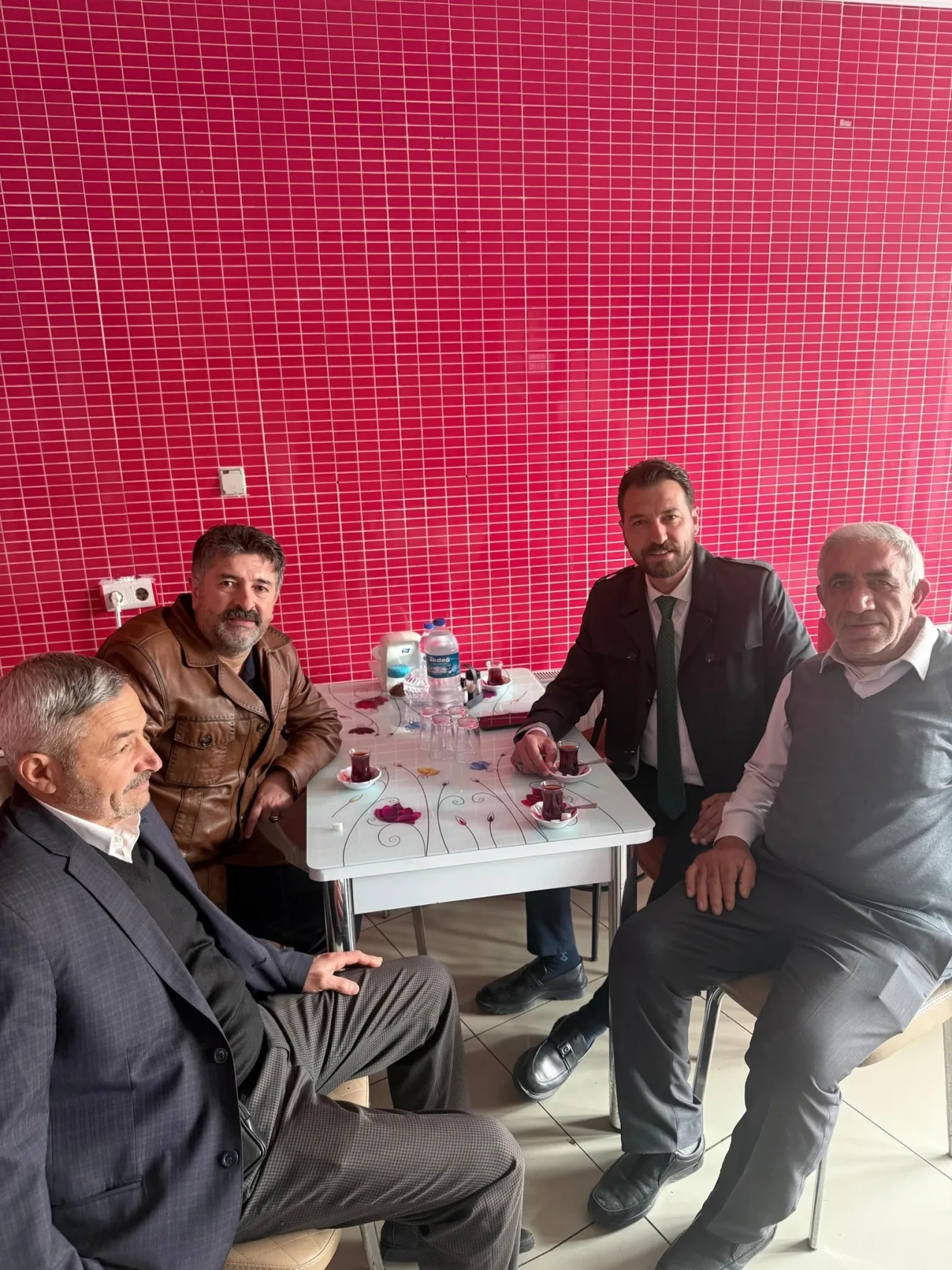 AK Parti İlçe Başkanı Keleş Esnafın Yanında