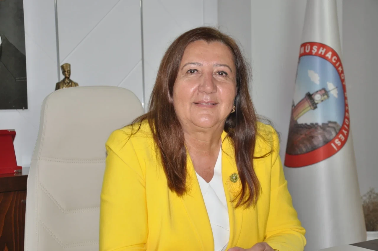 Başkan Özyol Kapalı Pazarı Ziyaret Etti