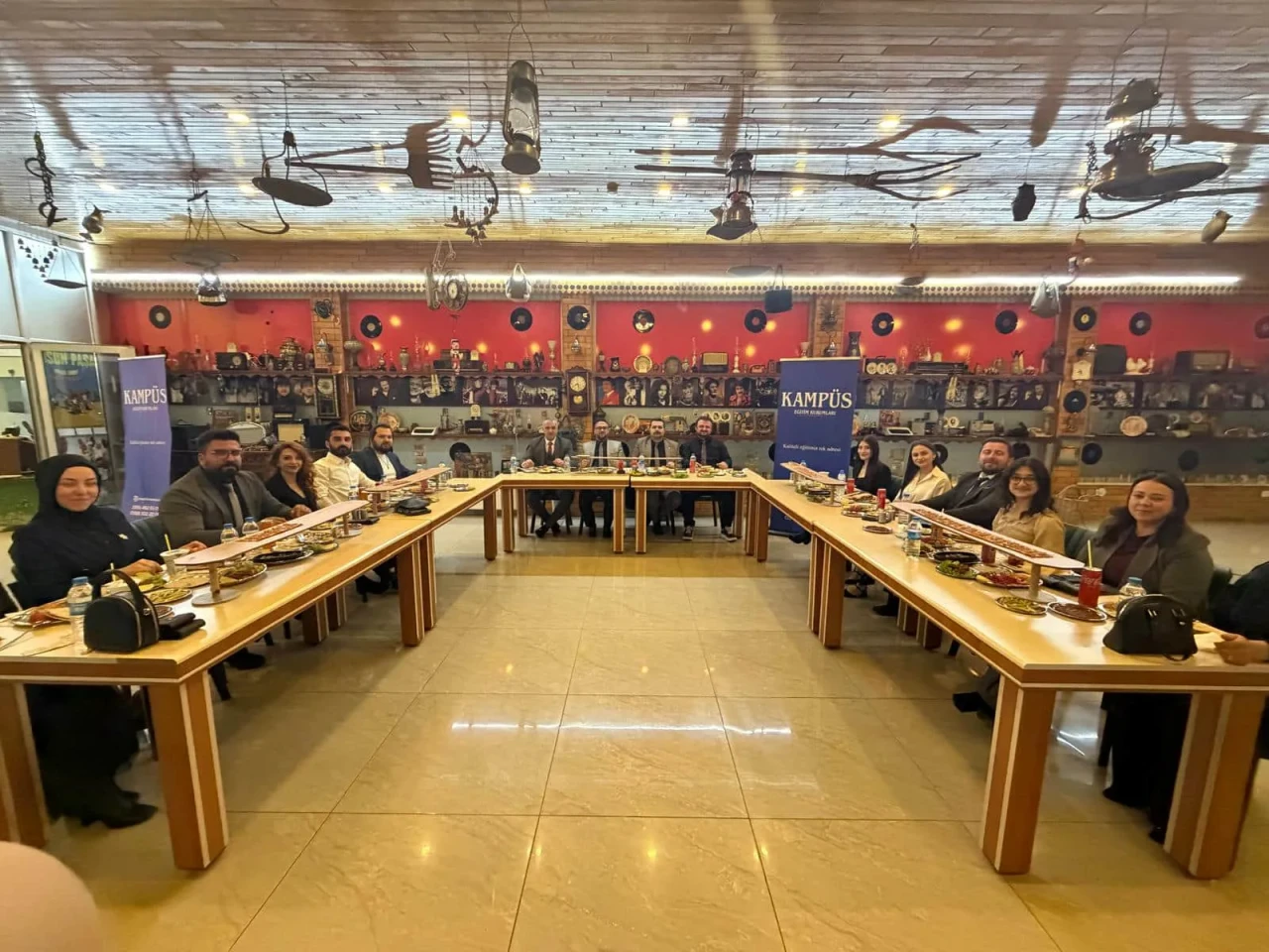 Kampüs Eğitim Kurumları’ndan Öğretmenlerine Jest