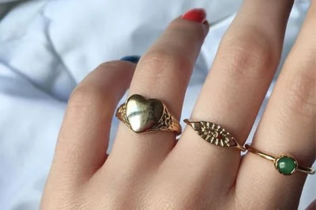 2025 Sonbaharında Yüzüklerde Öne Çıkan Kadın Moda Akımları