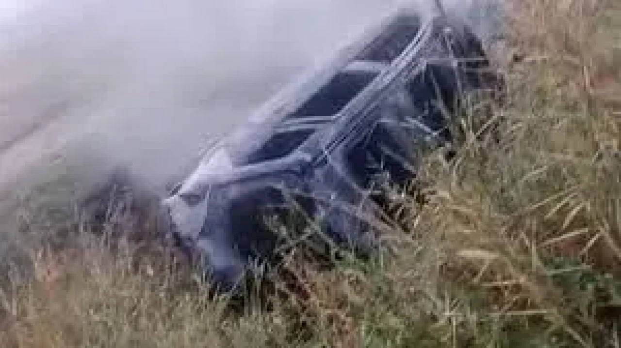 Takla atan otomobil alev aldı: 2 yaralı