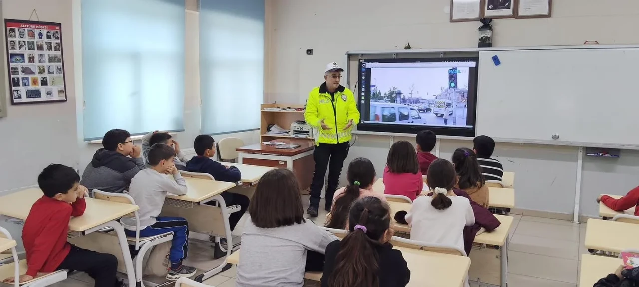 Hamamözü’nde Öğrencilere Uygulamalı Trafik Eğitimi Verildi