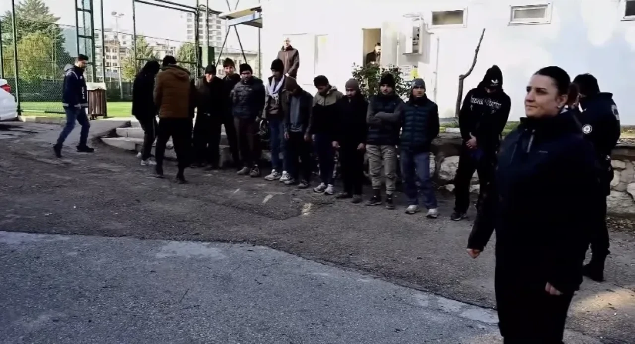 Amasya’da Göçmen Kaçakçılığı Operasyonu: 13 Düzensiz Göçmen Yakalandı