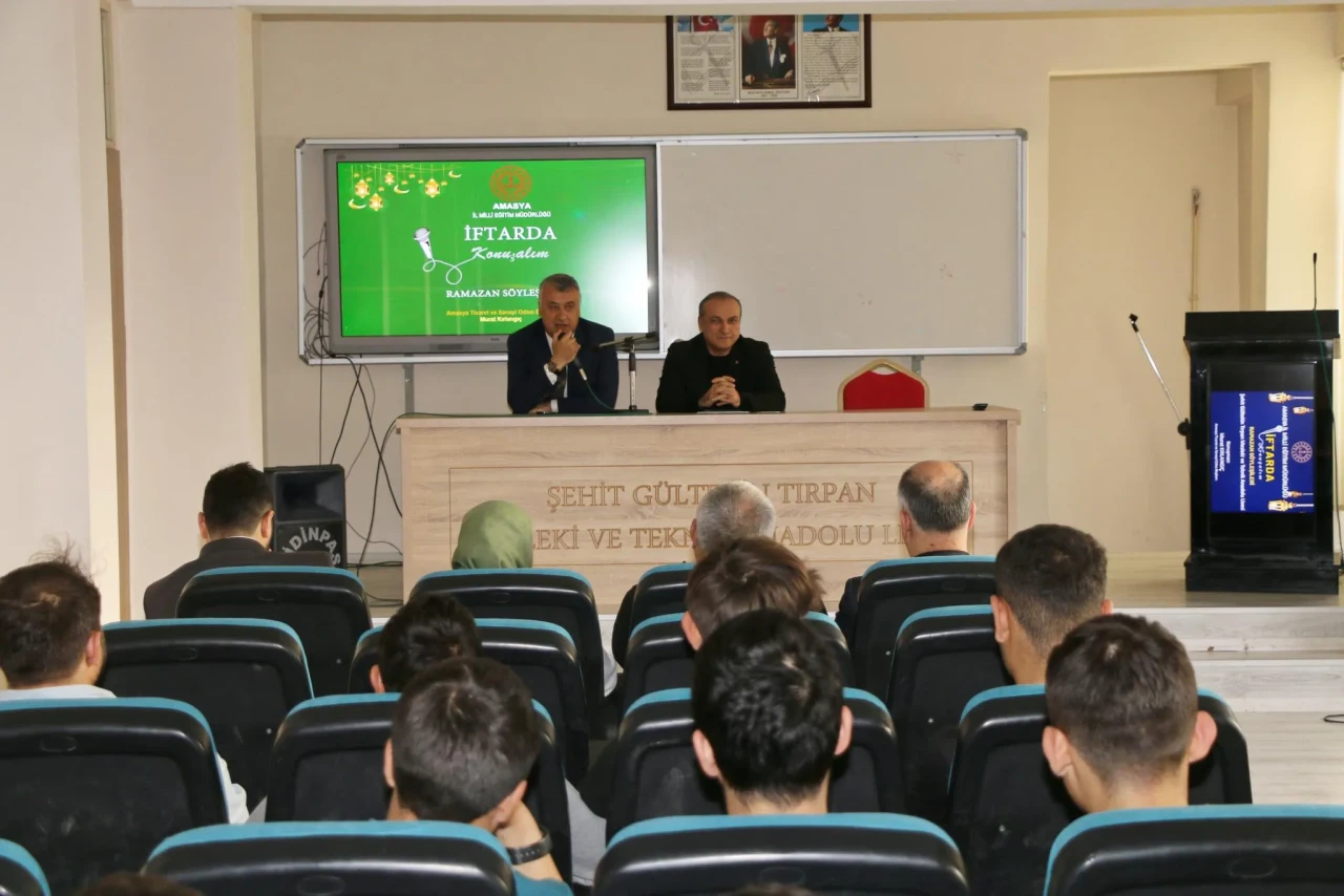 "İftarda Konuşalım" Programında Öğrencilerle Buluşma