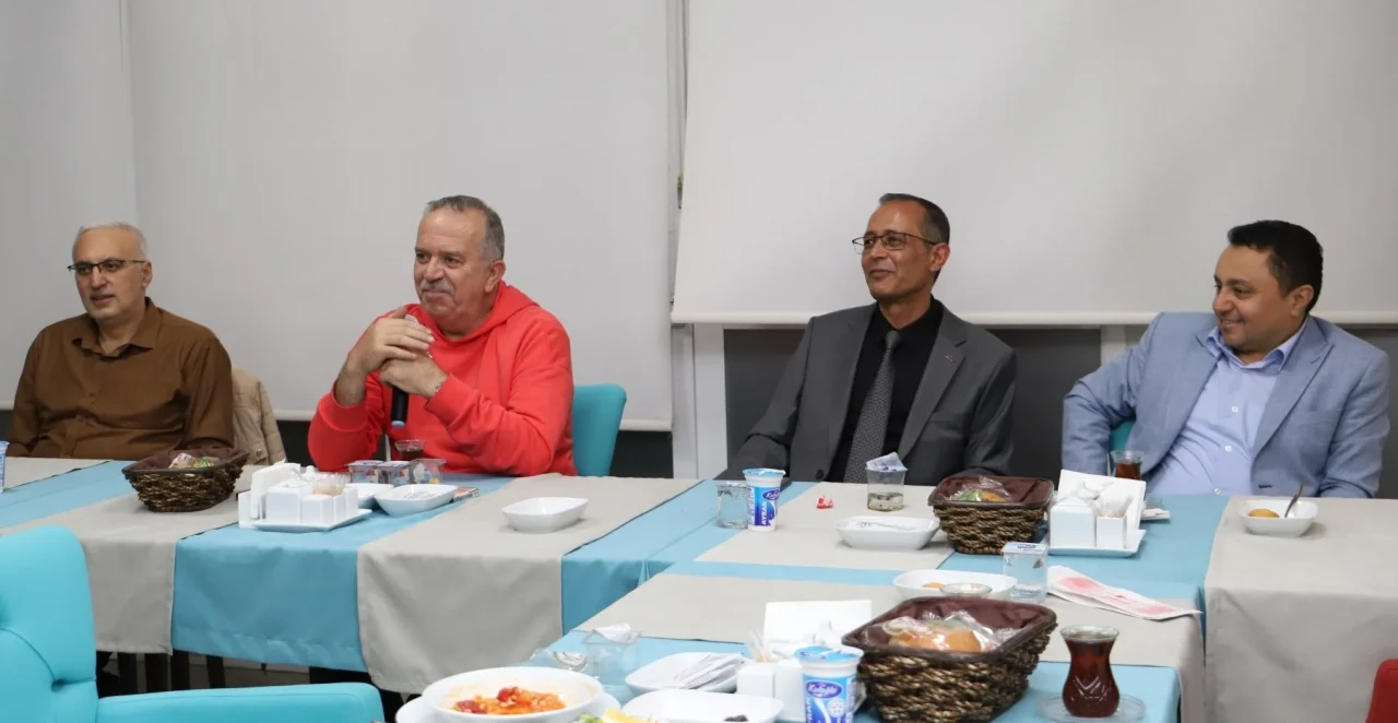 Rektör Turabi, Uluslararası Öğrencilerle İftarda Buluştu