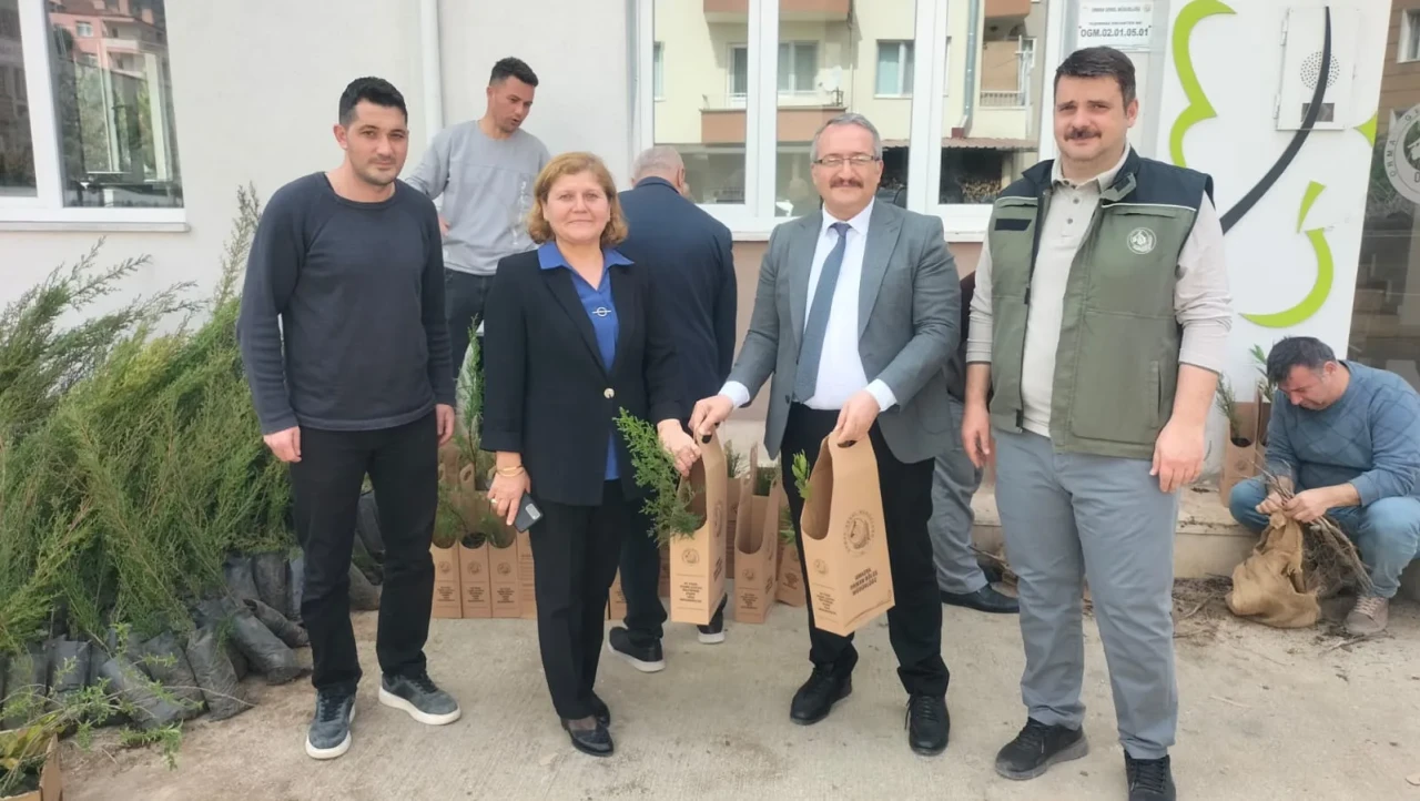 Amasya’da Binlerce Fidan Dağıtıldı