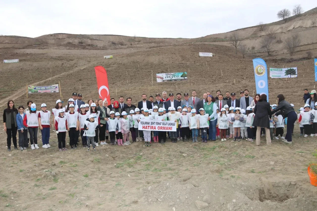 Taşova’da Geleceğe Nefes: Kaymakam Öğrencilerle Fidan Dikti