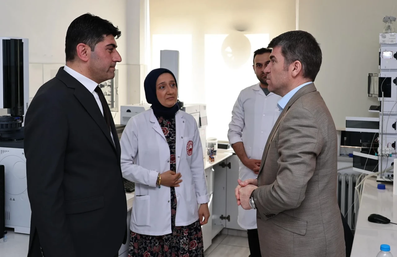 Vali Önder Bakan’dan Gıda Kontrol Laboratuvarı’na Ziyaret