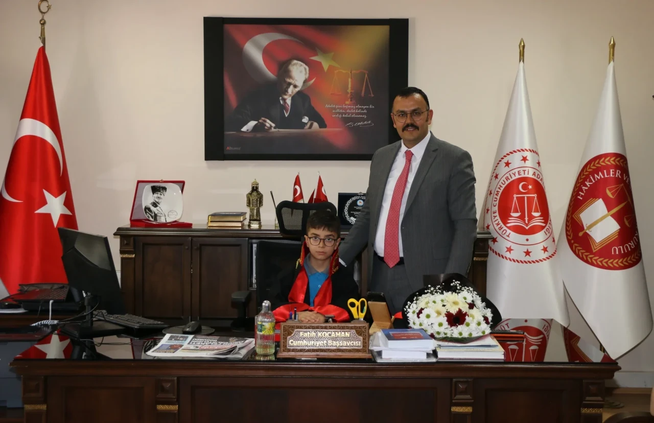 Kocaman, 23 Nisan Dolayısıyla Makamını Öğrencilere Devretti