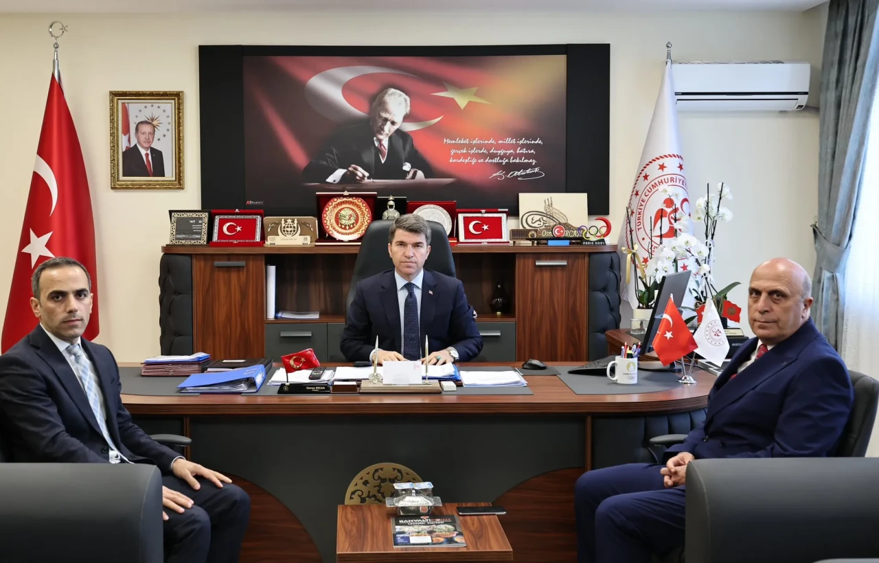 Vali Önder Bakan’dan Gençlik ve Spor İl Müdürü Osman Ercan’a Taziye Ziyareti