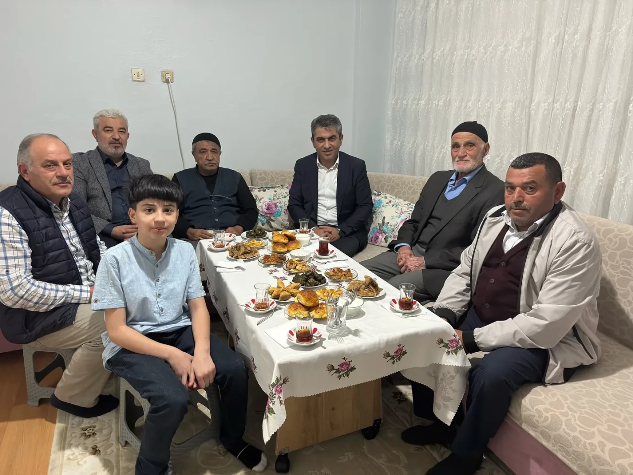 Başkan Rıfat Uzun’dan Bayramda “Çat Kapı” Ziyaretler
