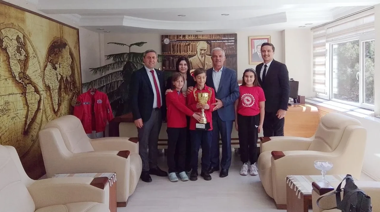 Merzifon'un Gururu: Sınav Koleji Türkiye 1.si Oldu
