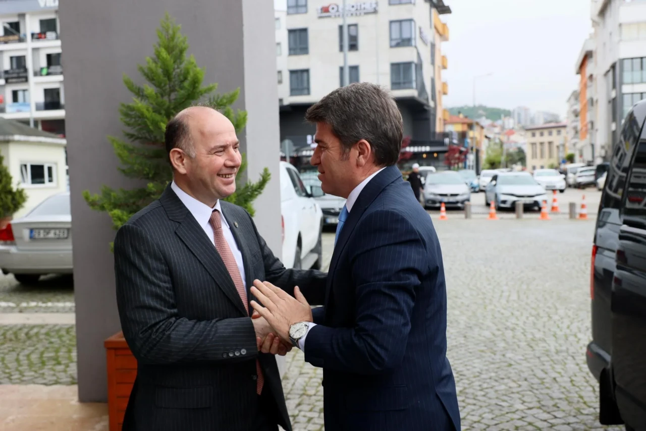 Amasya Valisi Önder Bakan’dan Giresun Valisi Serdengeçti’ye Nezaket Ziyareti