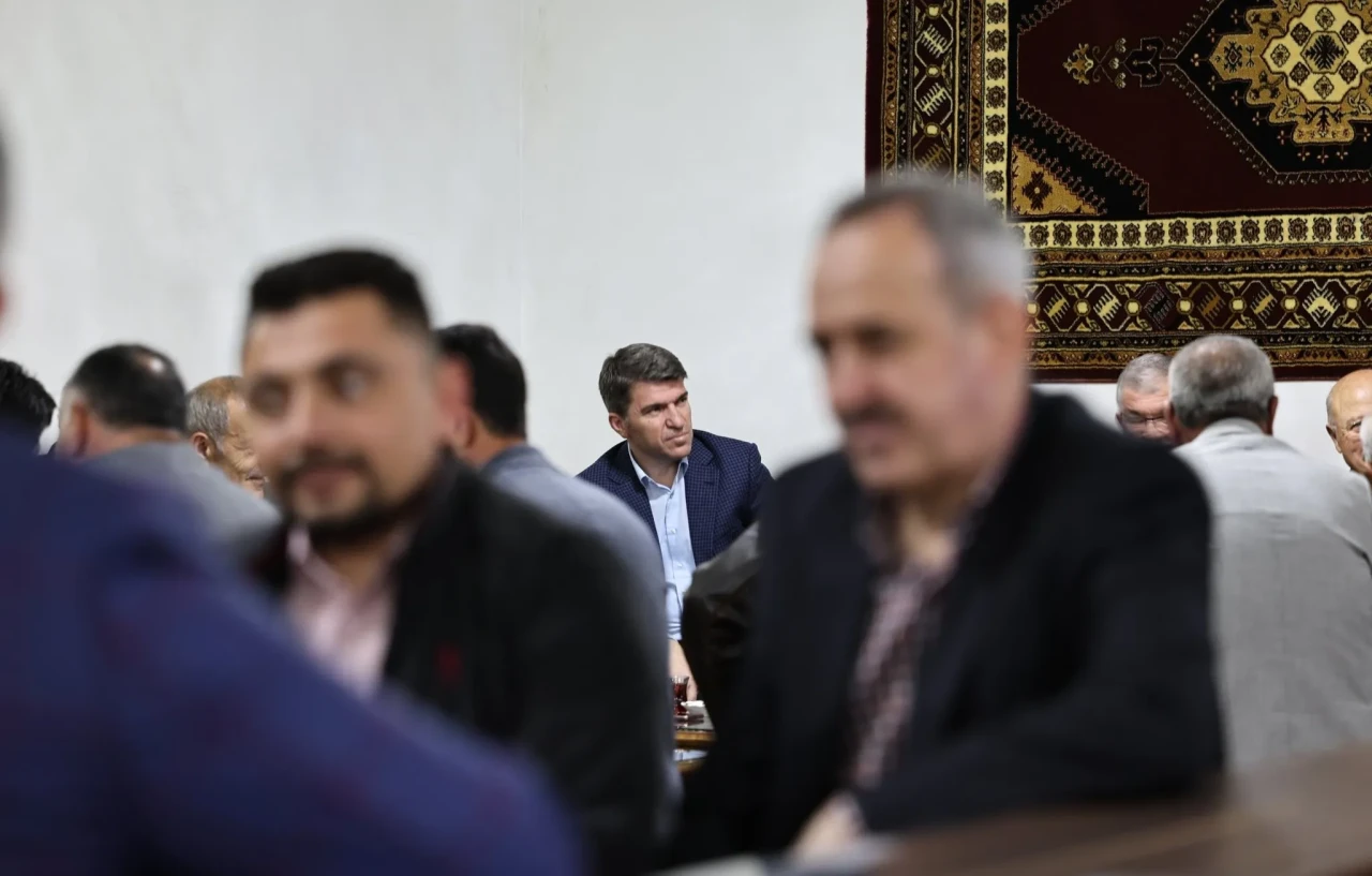 Amasya Valisi Önder Bakan, Ziyaret Belediyesi Kültür Merkezi’nde Vatandaşlarla Buluştu