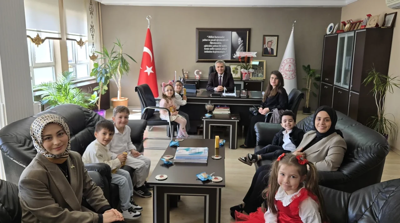 Miniklerden Müdüre 23 Nisan Daveti