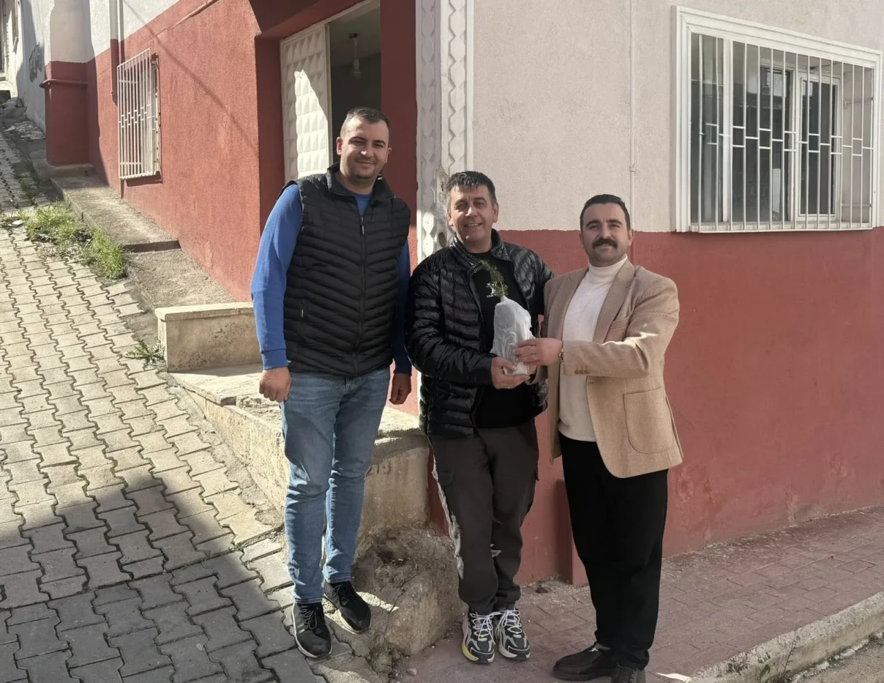 Merzifon Gençlerinden Naccar Mahallesi’ne Fidan Hediyesi