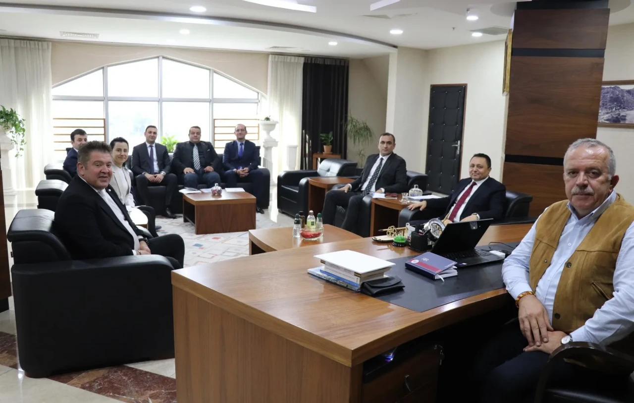 Rektör Turabi, Enstitü Yöneticileri ile Bir Araya Geldi