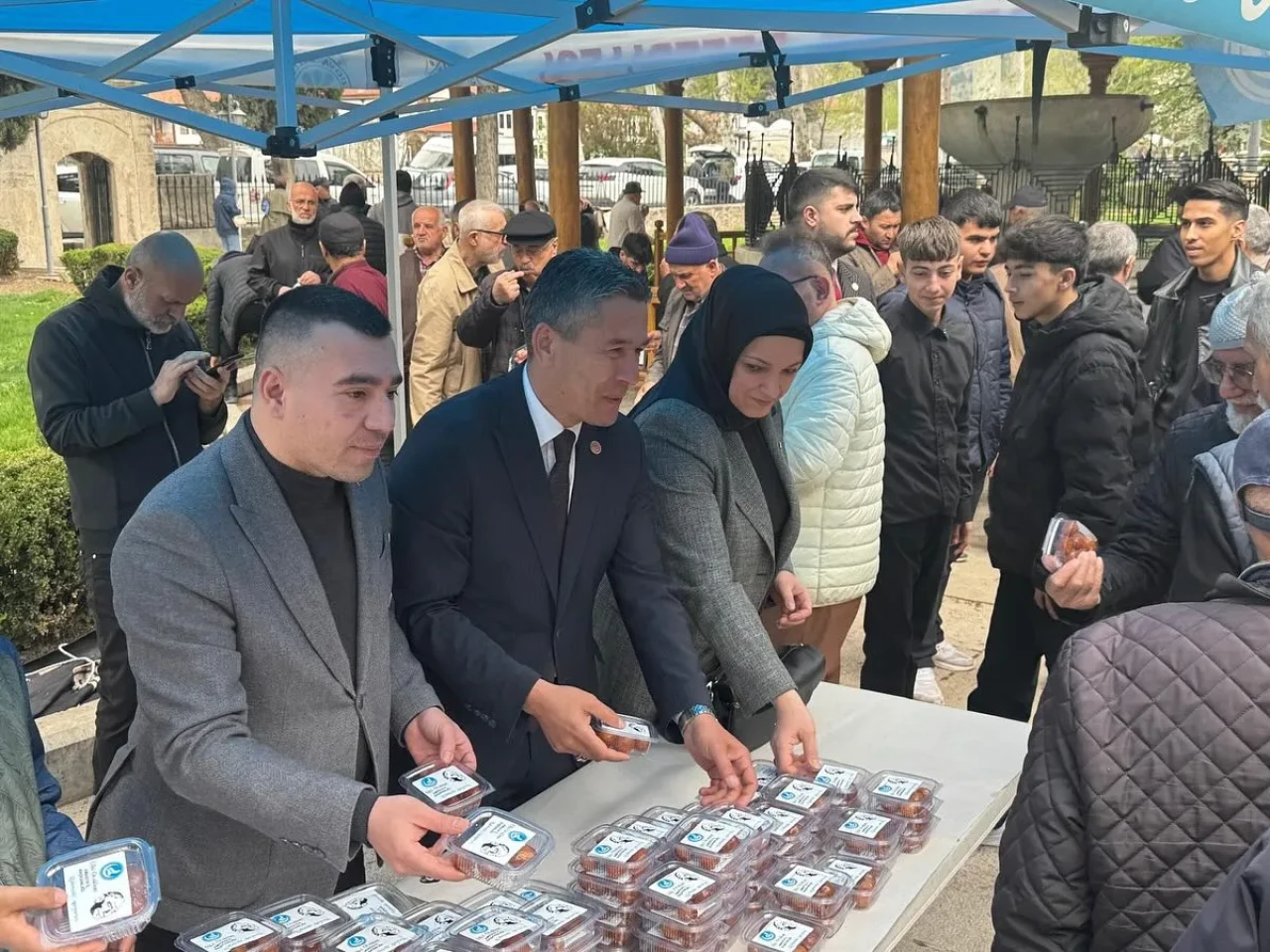 Akgül, Başbuğ Türkeş İçin Düzenlenen Lokma Dağıtımına Katıldı