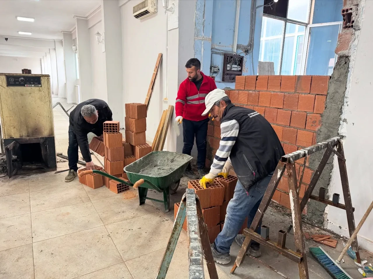 Taşova Belediyesi Düğün Salonunda Bakım ve Yenileme Çalışmaları Başladı