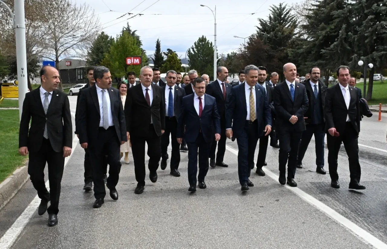 Rektör Turabi, İnönü Üniversitesi’nin 50. Yıl Kortej Yürüyüşüne Katıldı