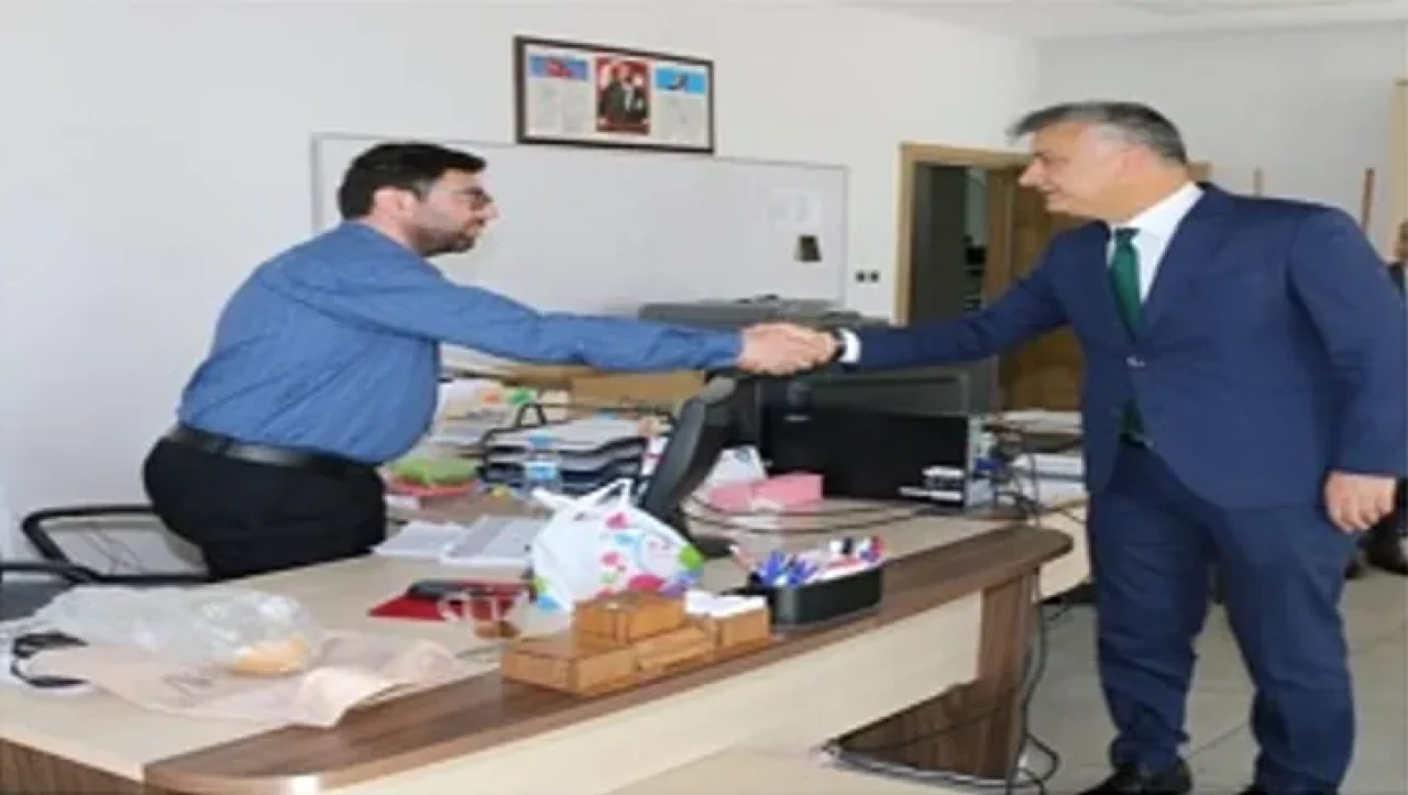 Katipoğlu, Personelle Bayramlaşarak Yeni Haftaya Başladı