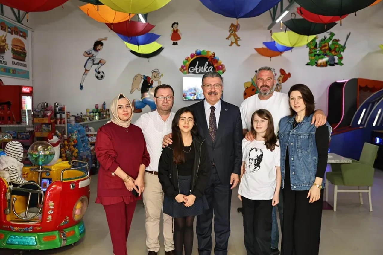 Başkan Kargı’dan 23 Nisan Ziyareti: Çocuklar İçin Açılan Eğlence Merkezine Tam Destek