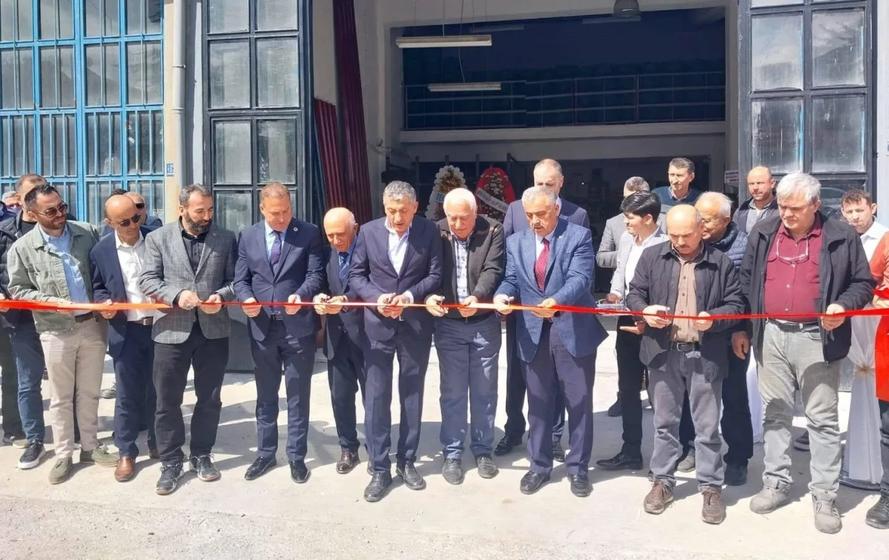 Çorum’da Hak Metal Çatı Market Hizmete Açıldı