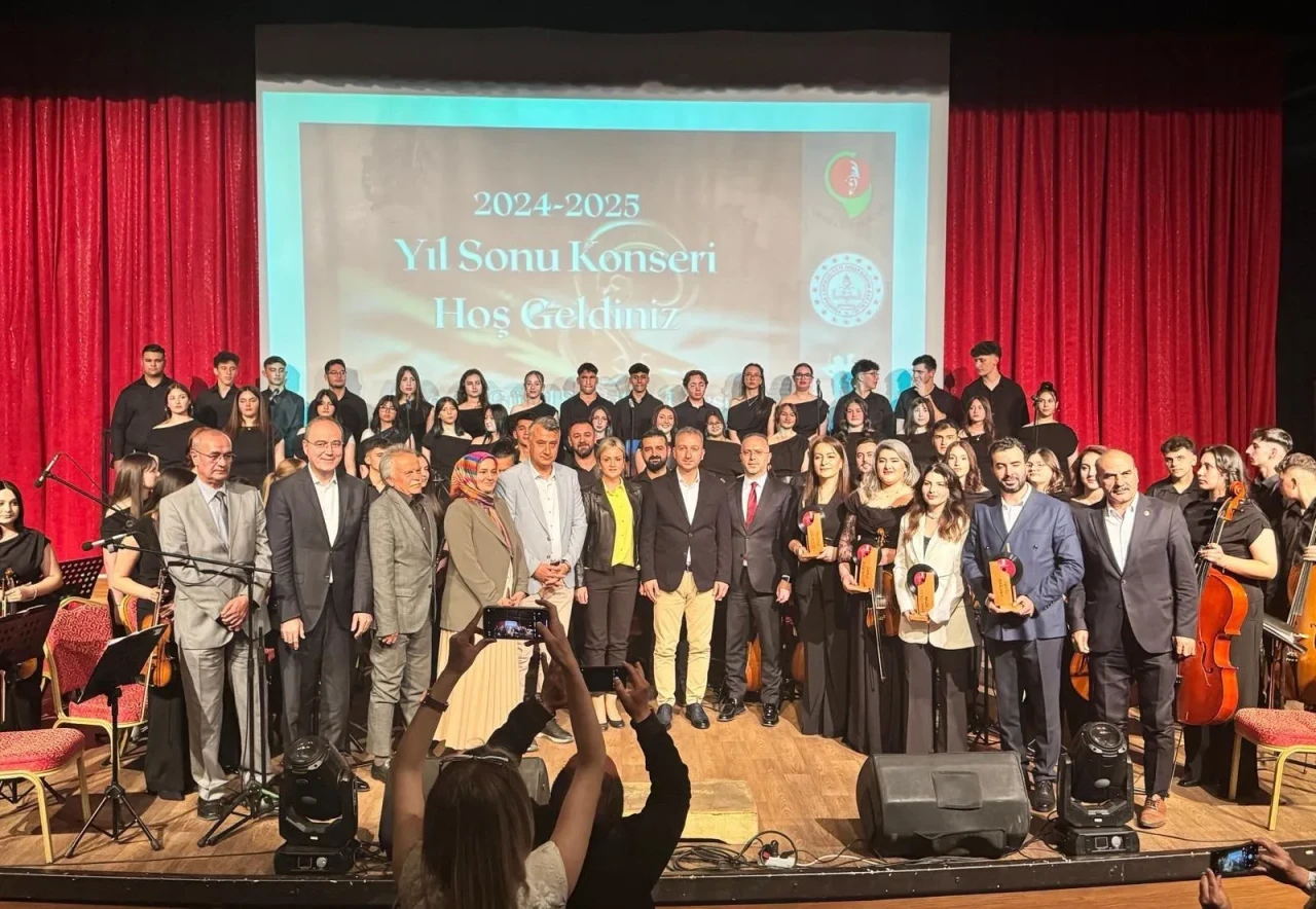 Amasya’da Sanat Dolu Gece: Güzel Sanatlar Lisesi Yıl Sonu Konseri Büyük Beğeni Topladı