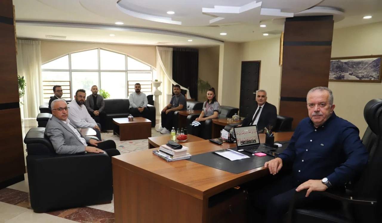 Eğitim-Bir-Sen Üniversite Temsilciliğinden Rektör Turabi’ye Ziyaret