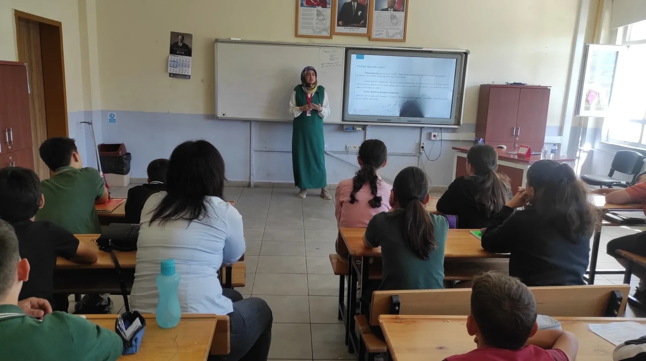 TOKİ Ortaokulu’nda Sağlıklı Yaşam Dersi!