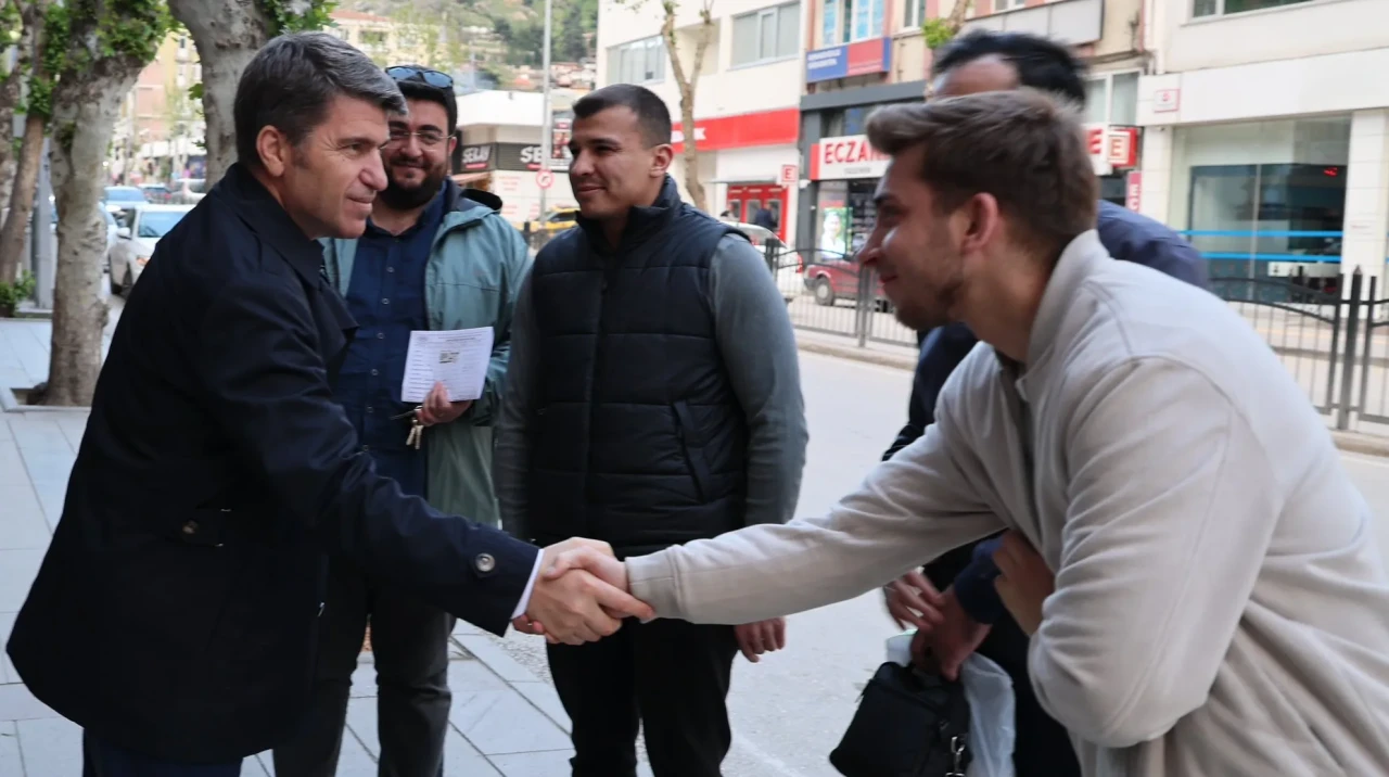 Vali Önder Bakan Amasya’da Esnafla Buluştu: “Vatandaşımızın Yanındayız”