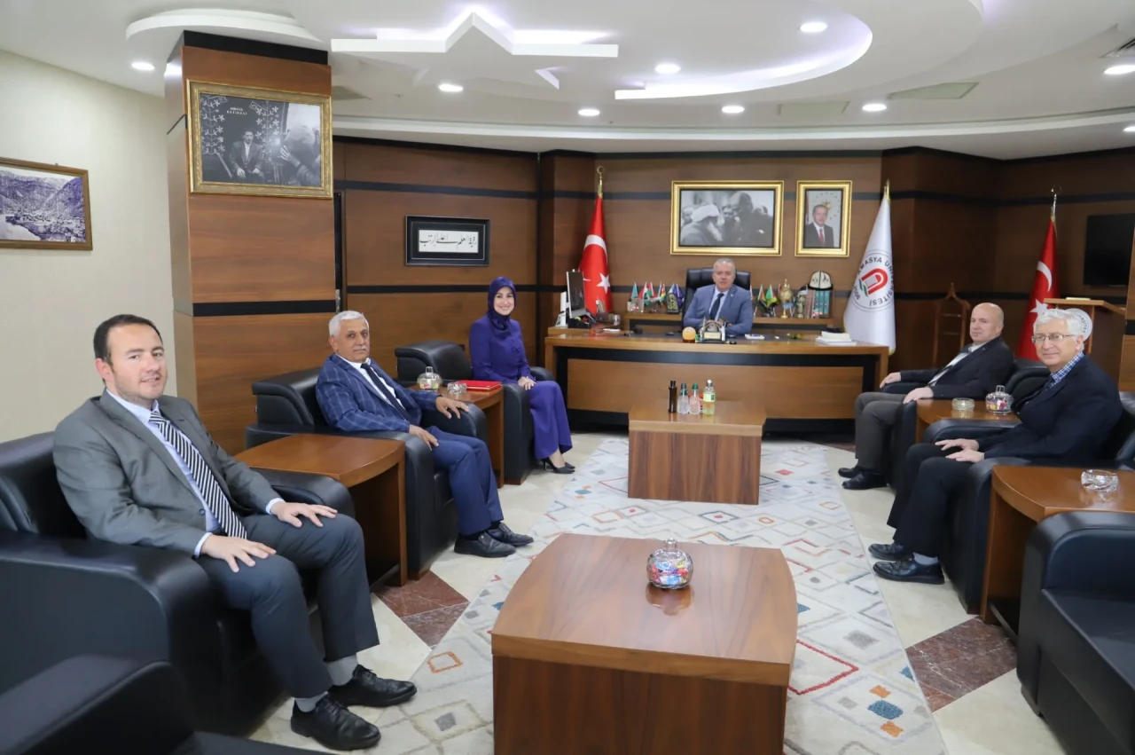 Amasya SGK İl Müdürü Nurcan Yurt Şenel’den AÜ Rektörü Prof. Dr. Turabi’ye Anlamlı Ziyaret
