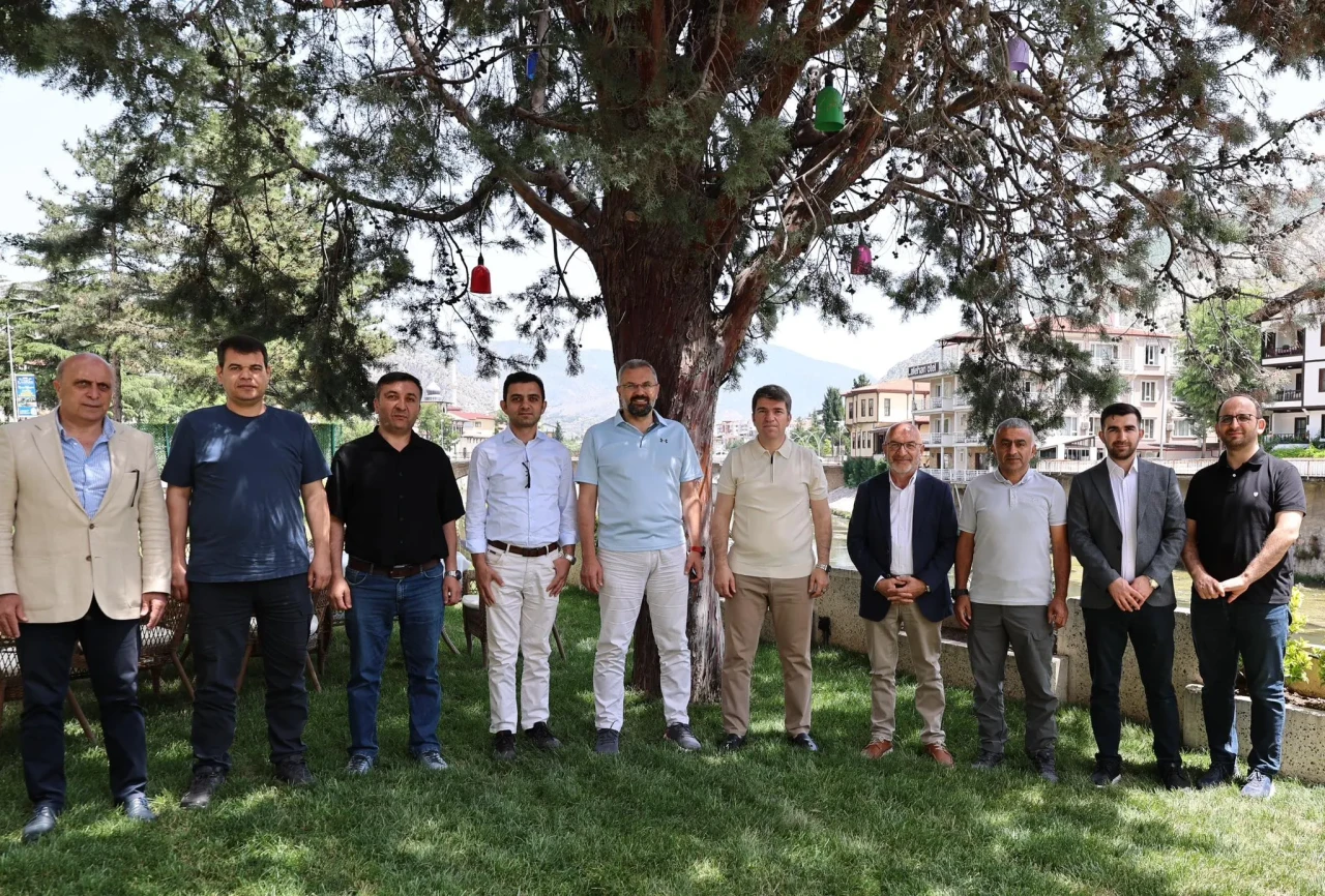 Vali Bakan’dan Akademik Ziyarete Anlamlı Ev Sahipliği