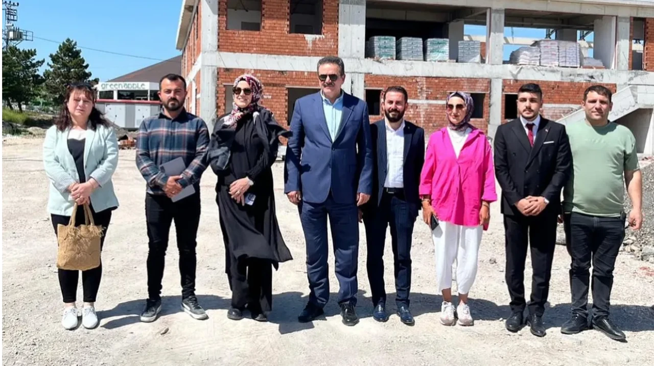 Milletvekili Haluk İpek, Suluova’daki Spor Salonu İnşaatını Yerinde İnceledi