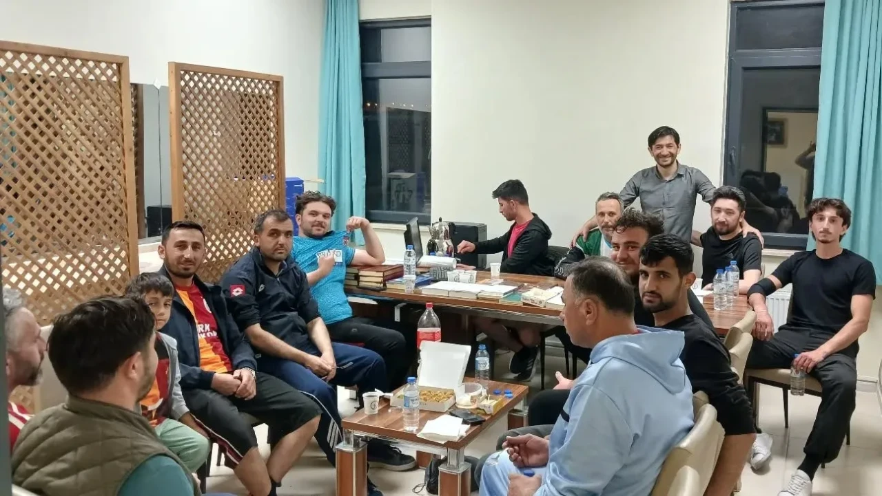Müftülük Personeli ile Üniversiteli Gençler Dostluk Maçında Buluştu