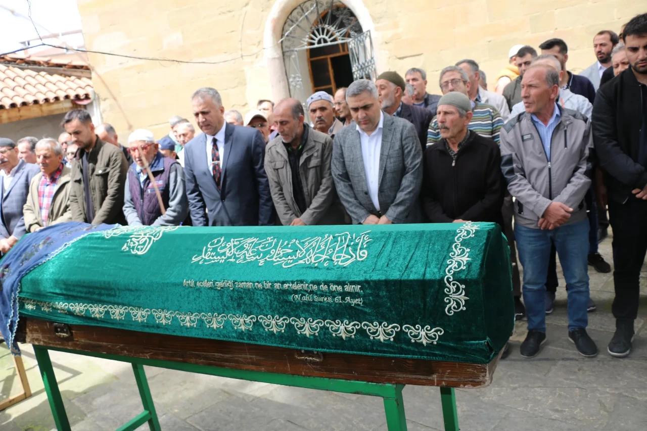 Şehit Annesi Özlem Akpınar Son Yolculuğuna Uğurlandı