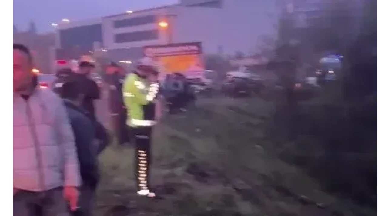 Otomobil dereye devrildi: 4 yaralı