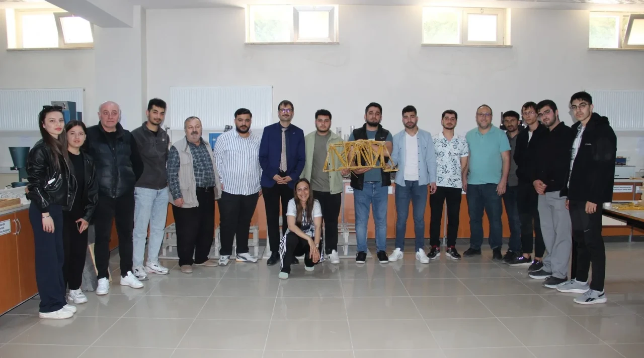 Amasya Üniversitesi’nde “Makarna Köprü Yarışması” Heyecanı