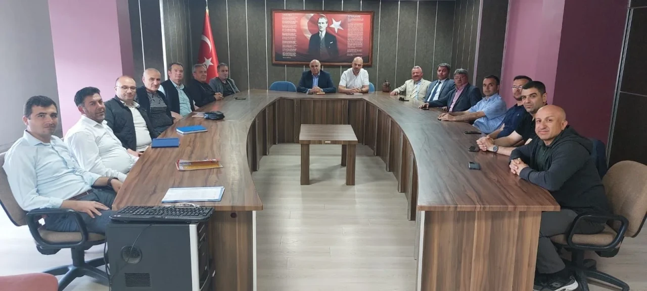 Gümüşhacıköy’de Eğitim Zirvesi: Müdürler Bir Araya Geldi!