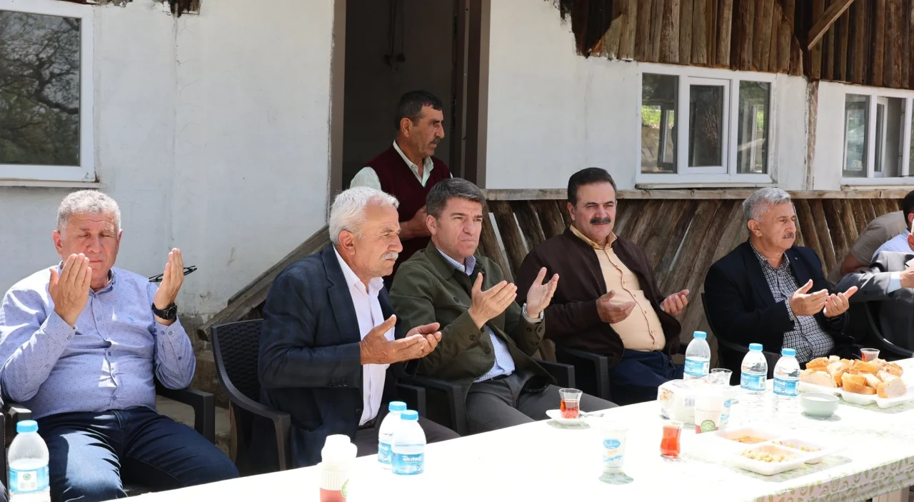 Vali Bakan ve Milletvekili İpek Ezinepazar’da Vatandaşla Buluştu