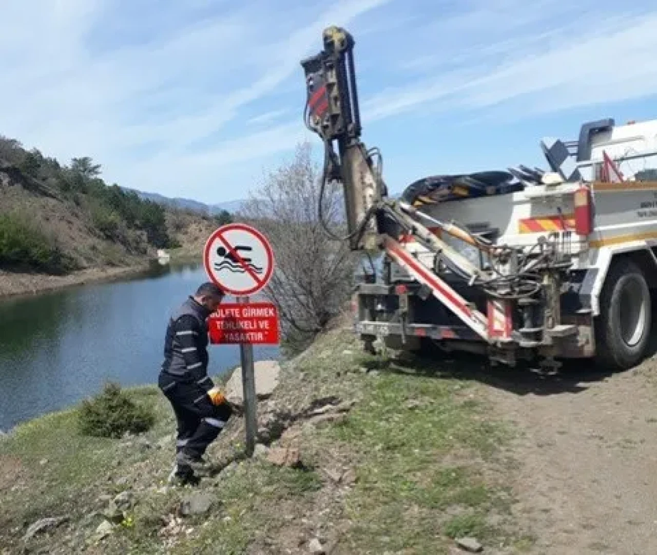 Amasya’da Trafik Levhaları Yenilendi, Güvenlik Artırıldı