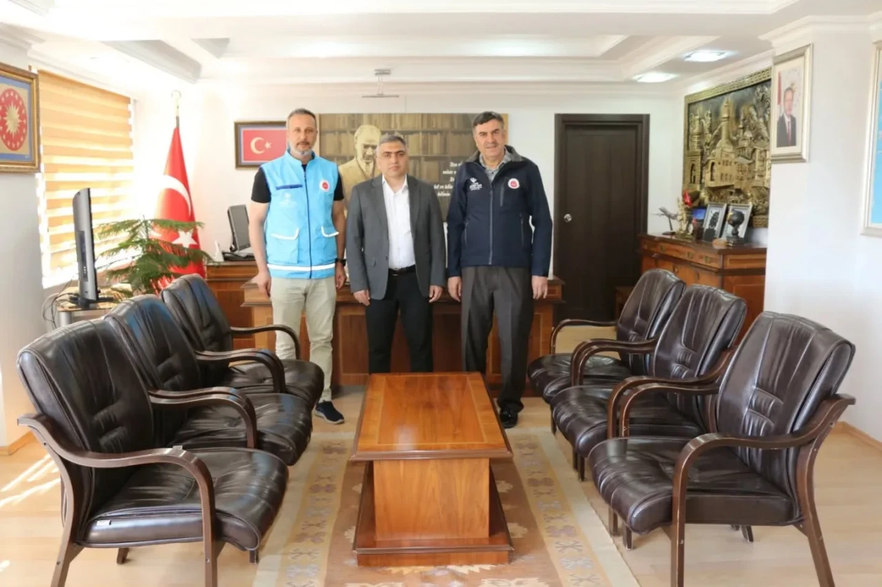 Merzifon Kaymakamı Karaaslan’dan TDV’ye Vekaletle Kurban Desteği