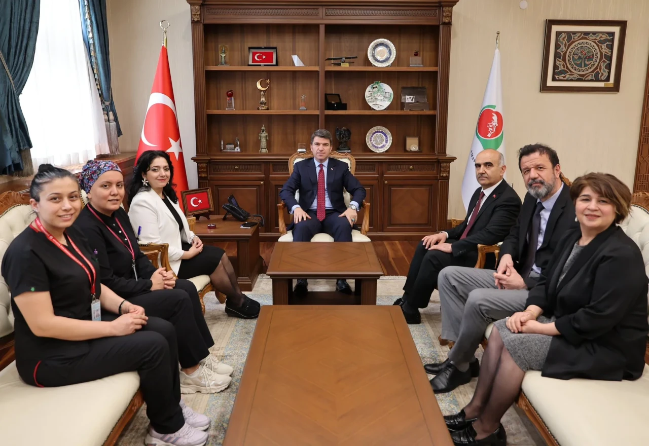 Hemşireler Günü’nde Vali Önder Bakan’a Anlamlı Ziyaret