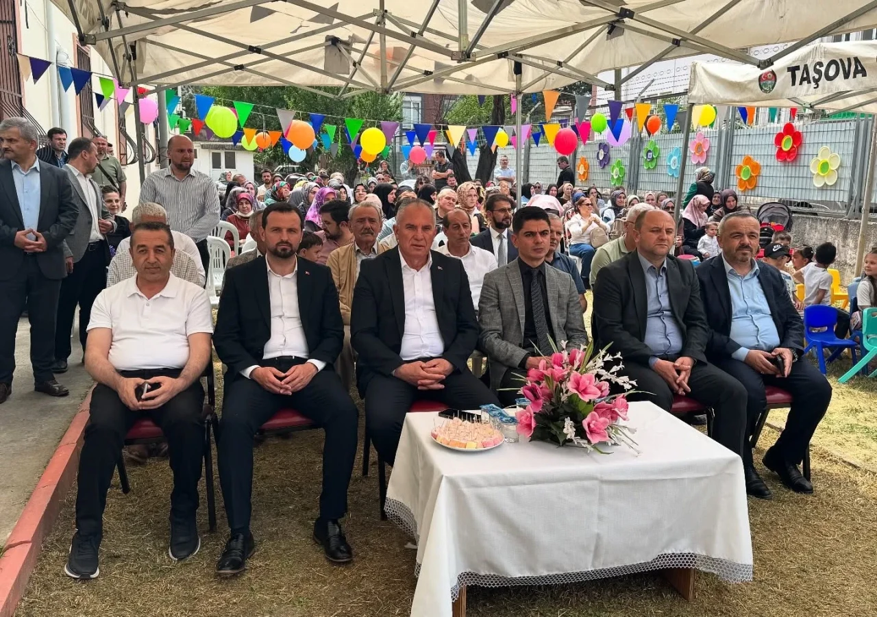 Miniklerin Mezuniyet Sevinci! Taşova’da 4-6 Yaş Kur’an Kursu Programı Duygusal Anlara Sahne Oldu